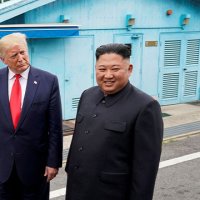 백악관 “트럼프, 김정은과 전제조건 없는 대화에 열려 있다”