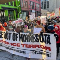 美 이민 당국, 사살된 미국인 2명에 "용의자들" 지칭…시위대 분노