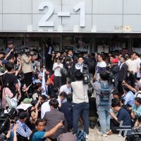 국힘 중재도 안 통했다…잠실투표소 사무실 진입 시도, 7시간 진통 끝 무산