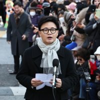 "뭐가 문제냐" vs "과연 저게 다일까"