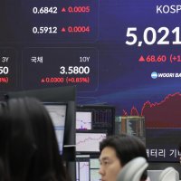 보수층은 ‘곱버스’ 투자? 주가하락 전망 우세…중도·진보는 상승에