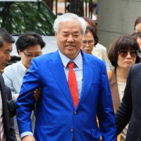 '보석' 전광훈·'유튜버' 전한길, 광화문집회 참석…"대한민국 이미 망했다"