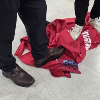 경남서 찢긴 ‘빨간 점퍼’…국민의힘 공천 파행 일파만파