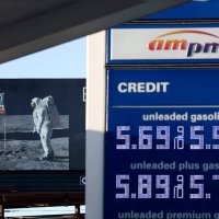 트럼프 “미국은 최대 산유국, 돈 번다”…유가 급등에 물타기 하나