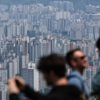“집값 오르면 다 좋다?”…50세 미만은 빚ㆍ저축에 소비 줄였다