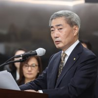 한은 총재 "내년 예산안, 물가도 자극"…금리 인상 시사