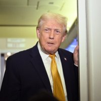 트럼프 "베네수엘라, 석유 판매 수익으로 美상품만 구매"