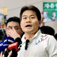 돌아온 전한길 “장동혁, 누구 지지 받고 대표 됐나…선택해야”