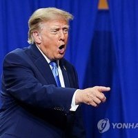 트럼프, 폭스뉴스 폐업 경고…“계속 유세 외면하면 시청률 추락”