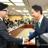 한자리 모인 오세훈·한동훈, 장동혁에 쓴소리…"뺄셈 정치" "사당화"