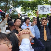전한길, 대국본 집회서 “부정선거 꼬리 잡혀…이 대통령 하야해야”