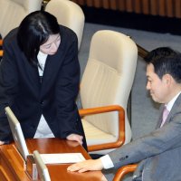 [단독] 장동혁 찾아간 배현진 "지선 앞두고 시당 흔드는 윤리위, 대표 뜻 뭔가"
