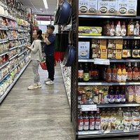 이란전쟁 충격에 꺾인 美 소비심리…미시간대 지수 '사상 최저'