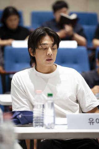 유아인 뱀피르 관련 이미지1
