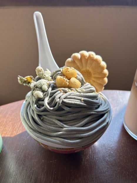 춘천 산더덕 숯불 닭갈비 &amp; 대룡산장 카페