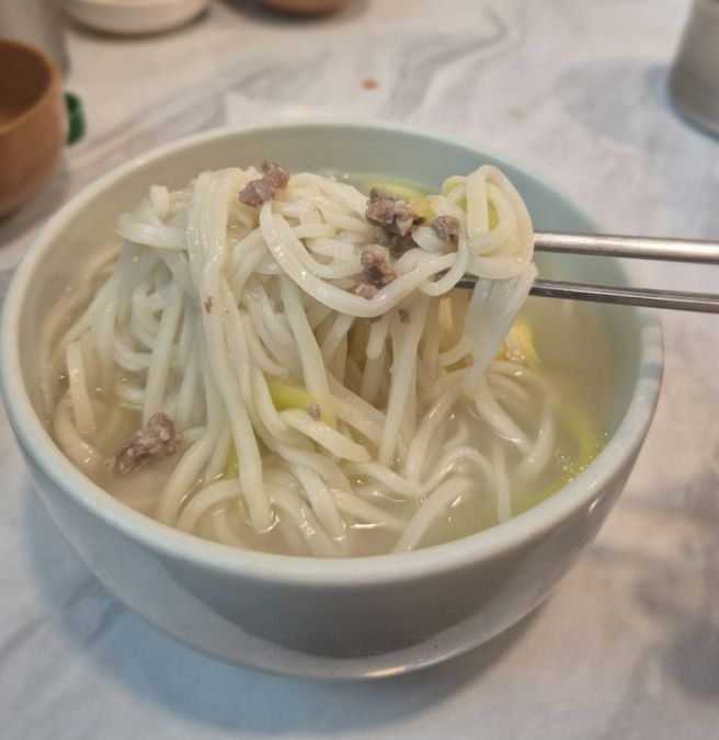 [성북동 맛집] 서울미래유산 성북동 국시집, 오랜 친구들과 즐긴 정갈한 국수와 수육