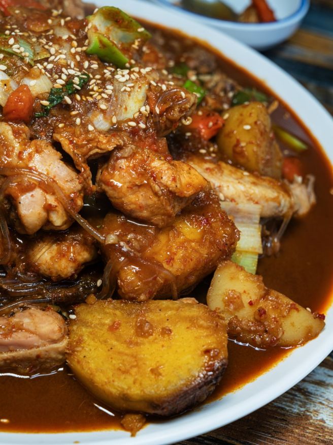투박하지만 중독성 있는 경상도의 매운맛 경산 현지인 맛집 이서방치킨 야채찜닭