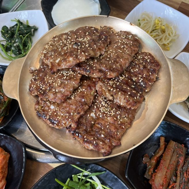 [광주]광주여행 송극떡갈비 쑥스초코파이 / 광주 광주송정역 1913송정역시장 떡갈비골목 생생정보통 기념품