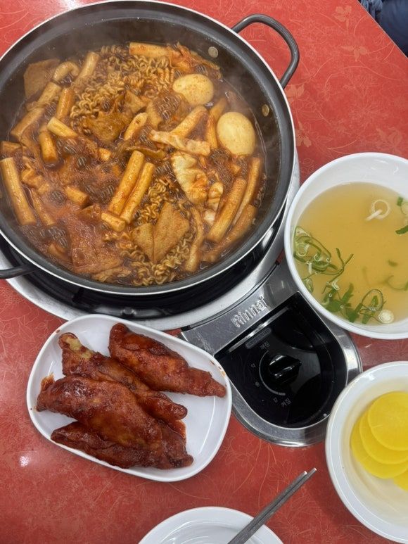 [서울 동작구] 즉석떡볶이와 무침군만두 웨이팅 맛집 애플하우스