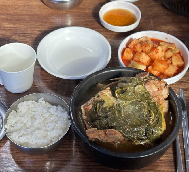 망원동 마포구청 자극적이지 않은 뼈다귀 해장국 ☝🏿 일등식당