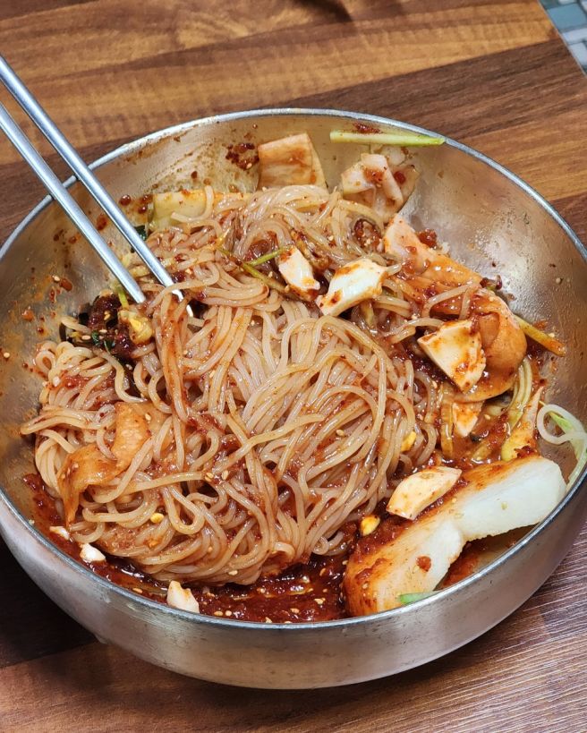 아산 밀면의 자존심 70년 노포 신정식당