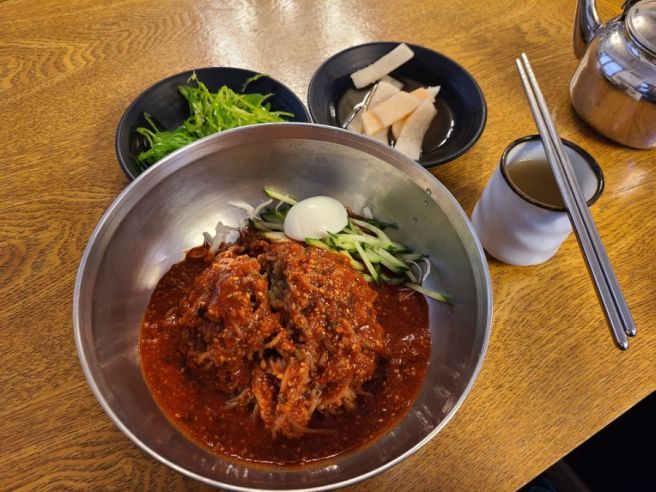 연희동 냉면 맛집 평택고여사집냉면, 맵싹한 비빔냉면 한 그릇