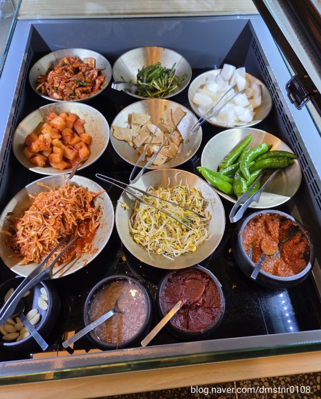 부산 광안리 1953형제돼지국밥 본점 잡내 없는 맑은 국물에 반함