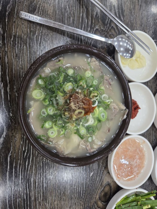 [경산 맛집] 고기 반 국물 반! 경산공설시장 '청도돼지국밥' 완벽 총정리 (메뉴, 주차, 맛 후기)