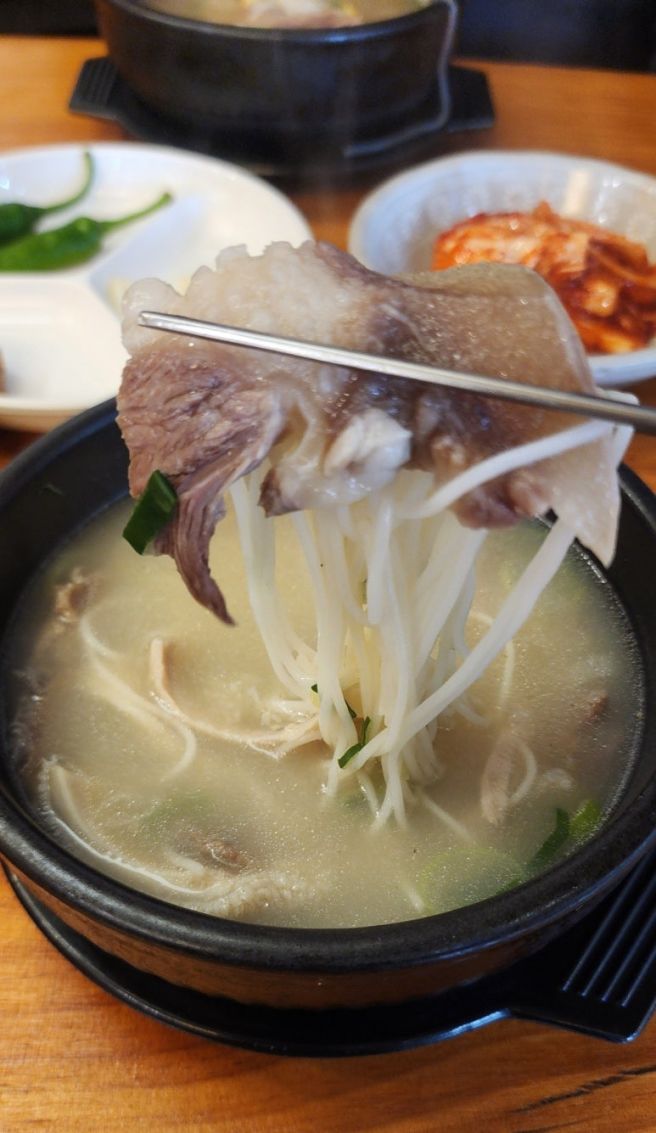 [출장편 - 영천 1] 갈비탕, 3대를 이은 노포의 맛은 즐겁고 기쁘다. - 영천 공설시장 희락국밥