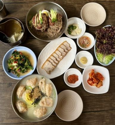 춘천 로컬 막국수 맛집 추천 | 막국수와 수육, 사골만두국까지 조합이 너무 잘 어울렸던 ‘시골막국수’