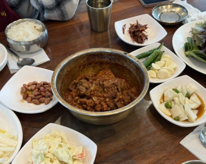 동인동 찜갈비 골목 블루리본 받은 봉산찜갈비, 마늘 듬뿍 매콤한 찜갈비