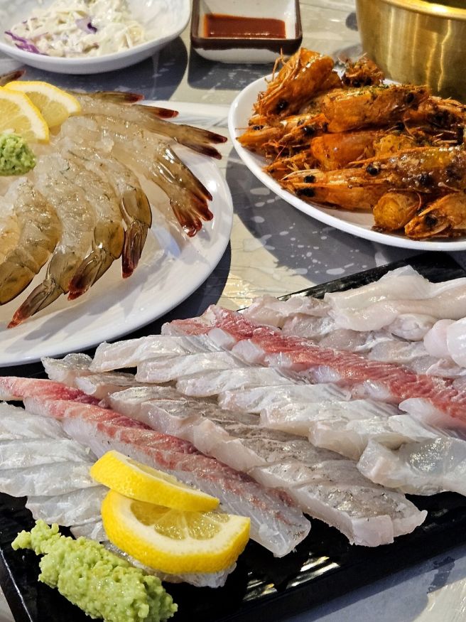 경산 압량 횟집 온나횟집에서 생새우회와 모듬회