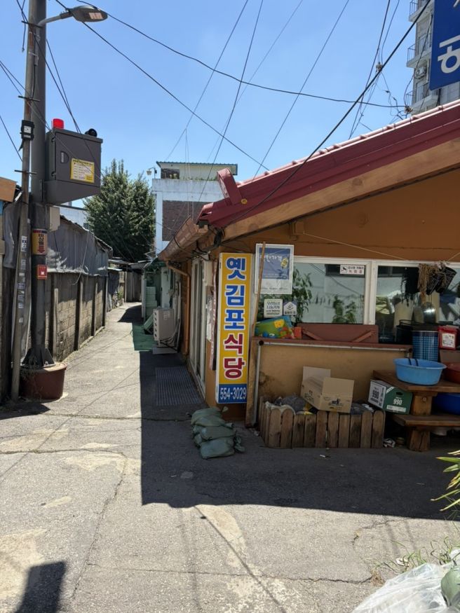 [천안 중앙시장 맛집]칼칼한게 땡길 때, 칼비빔국수와 김치만두가 있는 옛김포식당