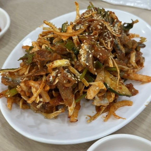 내돈내산 부산 기장 대변항 맛집 용암 할매 횟집 멸치찌개 멸치회무침 솔직 후기