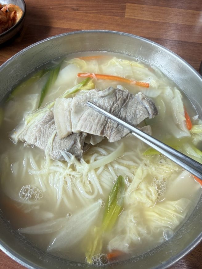 제주 연동 맛집 삼대전통고기국수, 깔끔하고 시원한 국물 맛집