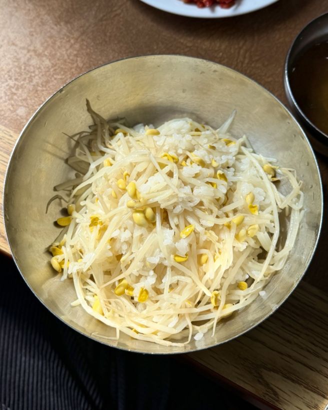 [대전역 맛집] 왕관식당, 하루 2시간만 허락되는 50년 전통 노포의 육회와 콩나물밥