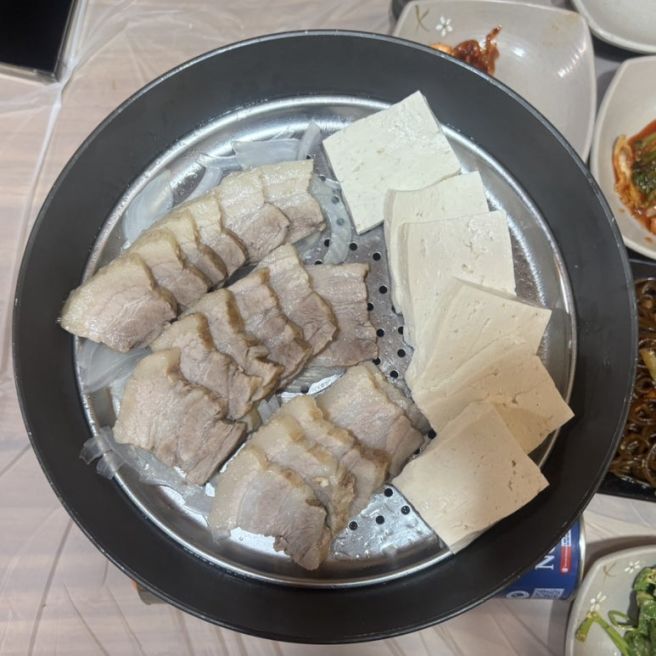 서산 한정식 · 풍류마당 | 반찬이 푸짐한 두부보쌈정식