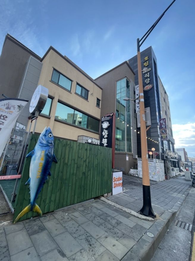 [맛집리뷰] 50년 넘은 제주 서귀포 복어 맛집, '향원복집' 내돈내산 후기 | 메뉴, 좌석, 조명, 외부