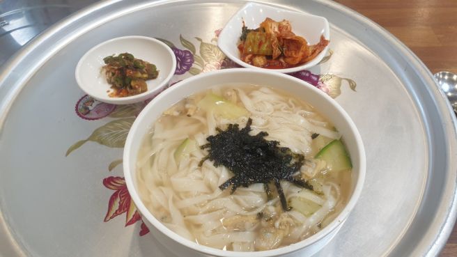 자매해물손칼국시