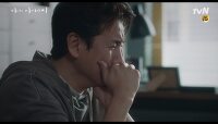 마음껏 우는 이선균, ＂한 번도 안아본 적 없는 나를. 끌어안고 울었다.＂ | tvN 180517 방송